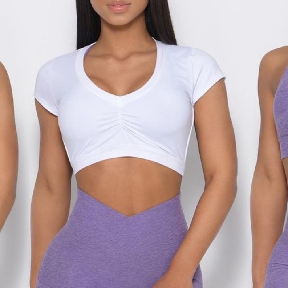 Bombshell muscle back V kneck tee!🤍🤍🤍